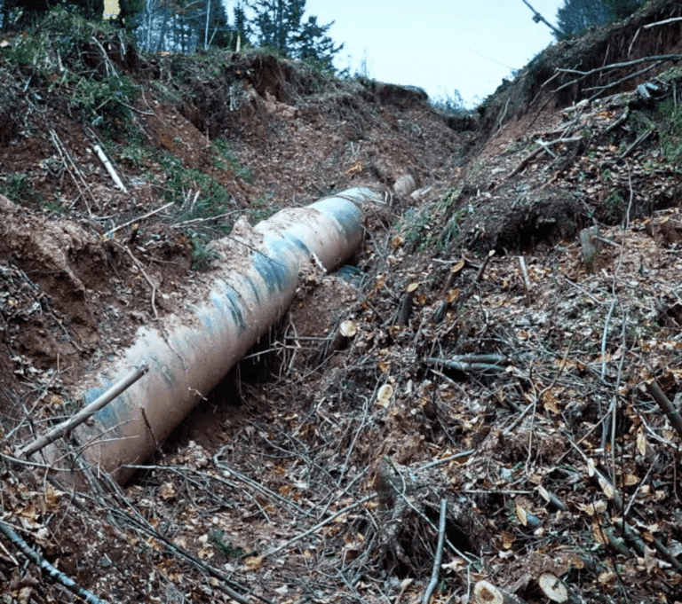 Canada Oil Pipeline Spill page picture of an exposed oil pipeline