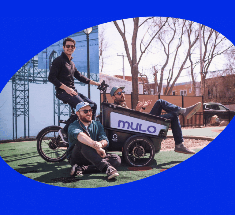 Page Mulo le nouveau service de vélo-cargo électriques à Montréal, picture of several people and a cargo bike surrounded by a blue circle